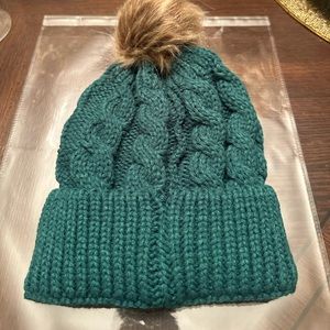 New in Packaging. Women’s Hunter Green Puff Beamie
